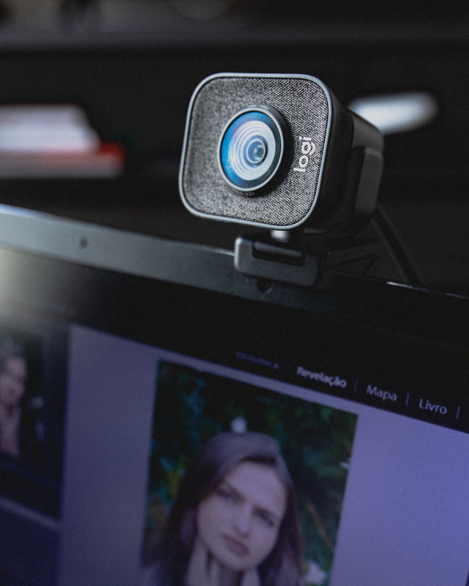 Webcam am oberen Rand eines Laptopbildschirms